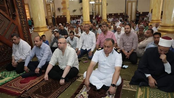 صلاة الجمعة بمسجد