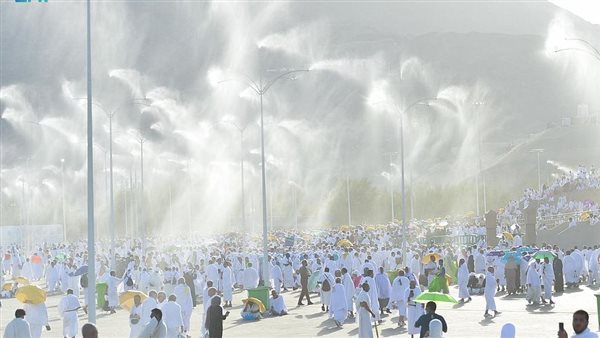 رذاذ الماء يتطاير