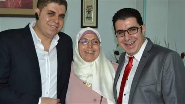 مصفطى سعد ونجله ووالدته