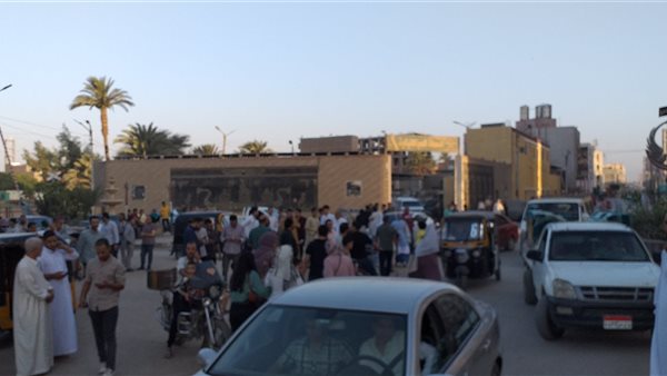 أهالي سوهاج يؤدون