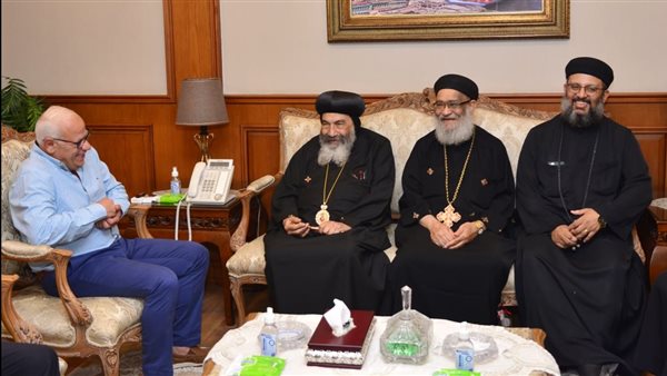 وفد كنسي يقدم التهنئة