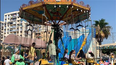 الطبق الطاير والساقية القلابة.. حارة العيد قِبلة الأطفال في عيد الأضحى ببورسعيد | صور 