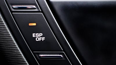 مميزات نظام الثبات الإلكتروني في السيارة.. 4 نصائح