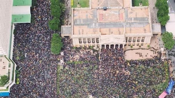 اقتحام المحتجين لمقر