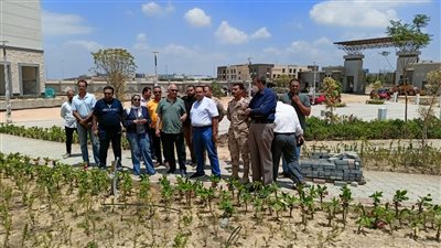 رئيس جامعة بنها يتفقد منشآت جامعة بنها الأهلية بالعبور ويهنئ العمال بالعيد