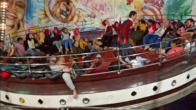 كسر في الجمجمة ونزيف بالمخ.. تطورات الحالة الصحية لشابين سقطا من لعبة ملاهي ببورسعيد | بث مباشر