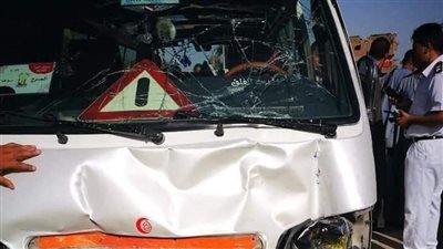إصابة 3 أشخاص في تصادم سيارة ميكروباص بسوهاج | صور