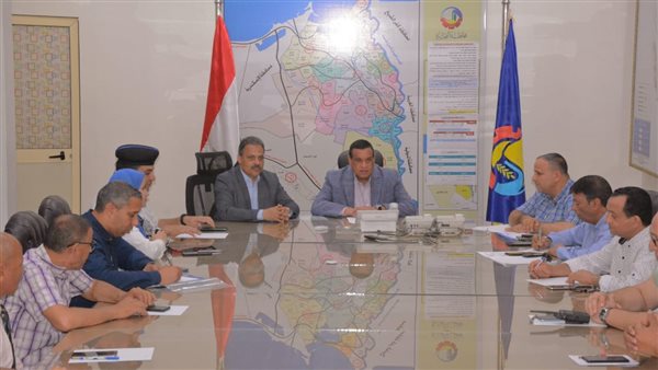 محافظ البحيرة خلال