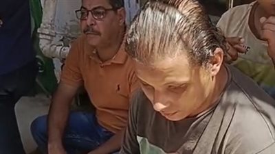 شاب يكافح لإعانة أسرته بالبحيرة رغم إعاقته: مسؤول عن جهاز صرف خبز.. ونفسي في وظيفة | بث مباشر 