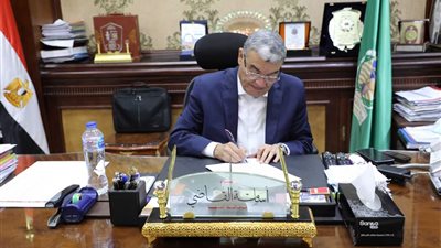 محافظ المنيا يعتمد التعريفة الجديدة للمواصلات بعد رفع أسعار البنزين