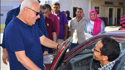 بعد زيادة أسعار البنزين.. الغضبان يتفقد محطة وقود ويلتقي المواطنين | صور 