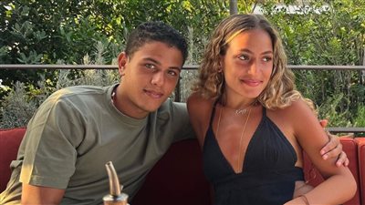 رفقة أصدقائهم.. أحدث ظهور لـ كنزي عمرو دياب وشقيقها عبد الله