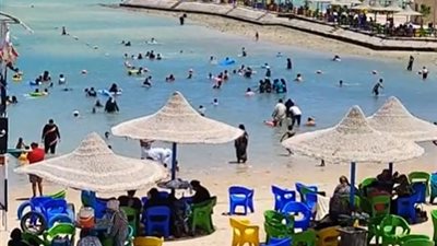 توافد أعداد كبيرة من المصطافين على شواطئ الغردقة | بث مباشر 