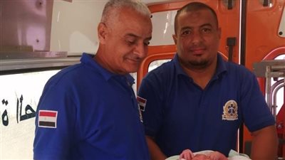 مسعف وسائق ينجحان في توليد سيدة داخل سيارة الإسعاف ببني سويف 