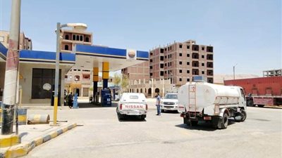 لليوم الثاني.. انتظام العمل بمحطات الوقود ومواقف السيارات بسوهاج| صور