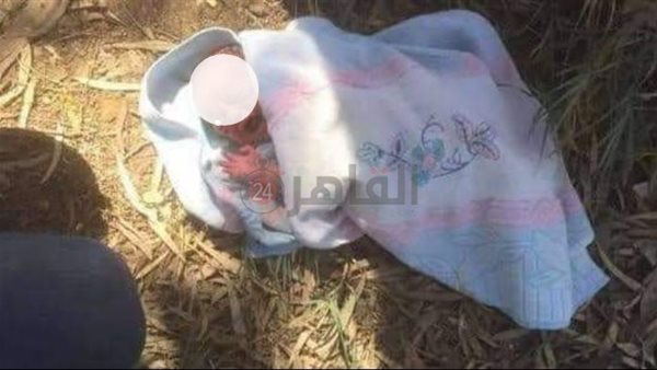 أحد الطفلين 