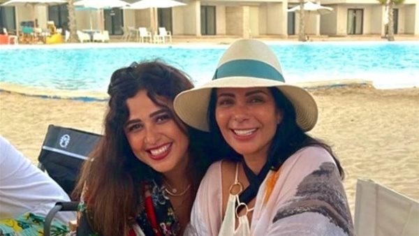 منى زكي وياسمين عبد