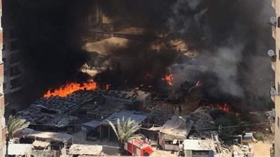 حريق بسوق الحرمين بالإسكندرية يتسبب في نفوق 5 أحصنة وتدمير محلات تجارية | بث مباشر 