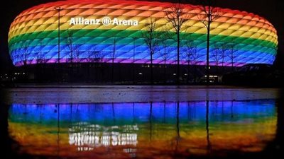 بايرن ميونخ يضيء ملعب أليانز أرينا بألوان قوس قزح تضامنًا مع المثليين