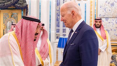 الملك سلمان وولي العهد السعودي يلتقيان الرئيس الأمريكي بقصر السلام في جدة | صور 