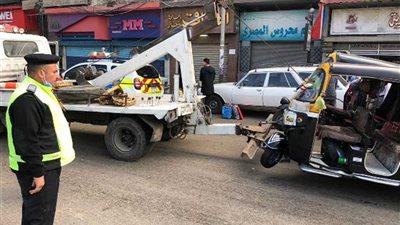 القبض على شخصين لقيادتهما مركبتي توك توك برعونة بكورنيش الإسكندرية 