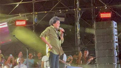 محمد منير لـ جمهوره في نهاية حفل الإسكندرية: لنا لقاء قريب وتكون حالتي النفسية أحسن