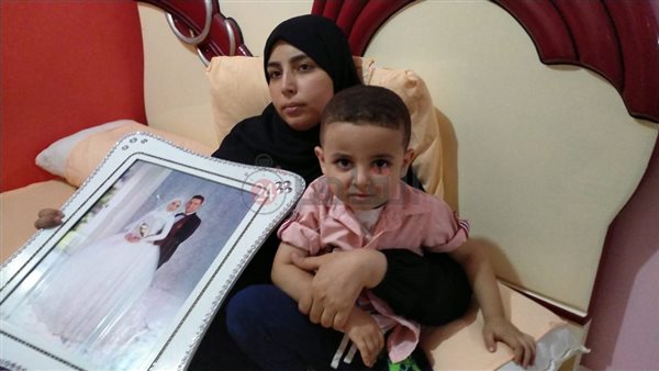 زوجة وإبن الصيدلي