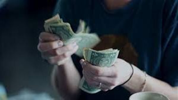 امرأة عاملة_ تعبيرية