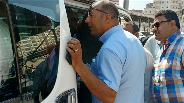 الدفع بأتوبيس وسيارات