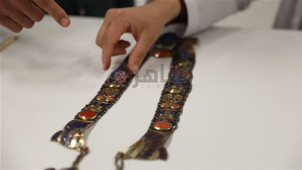  القلادات الذهبية