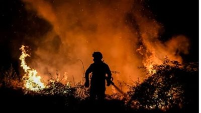 تعليق المواصلات في بعض المناطق وفقدان السيطرة على الحرائق.. إسبانيا على صفيح ساخن