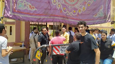 طلاب الثانوية العامة بسوهاج | الأدبي يشتكون من امتحان علم النفس.. وارتياح في العلمي بسبب التفاضل 