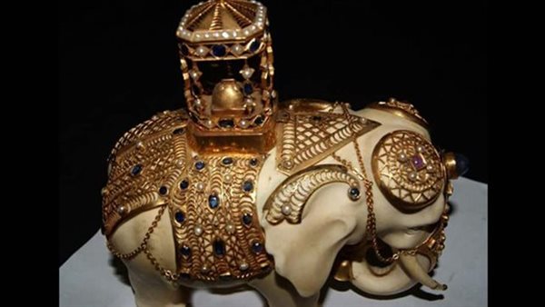 تمثال فيل من العاج