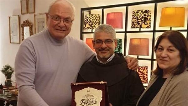 يوسف فوزي والأب بطرس