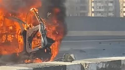 اشتعال سيارة ملاكي وقوع إصابات أعلى كوبري مدينة نصر| صور وفيديو
