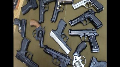  بسبب قرار وزير الداخلية.. رفض ترخيص شركتين لبيع أسلحة الصوت