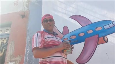 كلنا إيد واحدة.. قبطي يرسم رحلة الحج على منازل الحجاج بالمنيا | بث مباشر