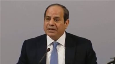 السيسي: مصر تنفذ خططًا واسعة لزيادة الاعتماد على وسائل النقل النظيفة | بث مباشر