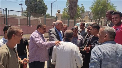 السكرتير المساعد بأسيوط يفاجئ موقف سرفيس الأزهر لمتابعة الالتزام بالتعريفة الجديدة