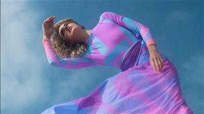 بعد وصولها لـ 15 ألف جنيه.. سبب ارتفاع أسعار مايوهات هادية غالب وغيرها | فيديوجراف