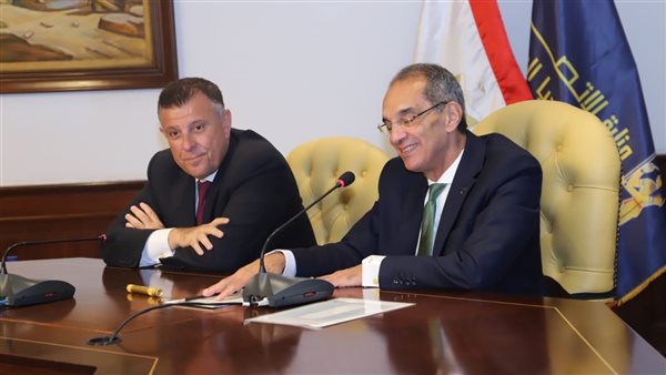 وزير الاتصالات ورئيس