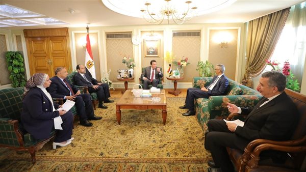 جانب من لقاء وزير