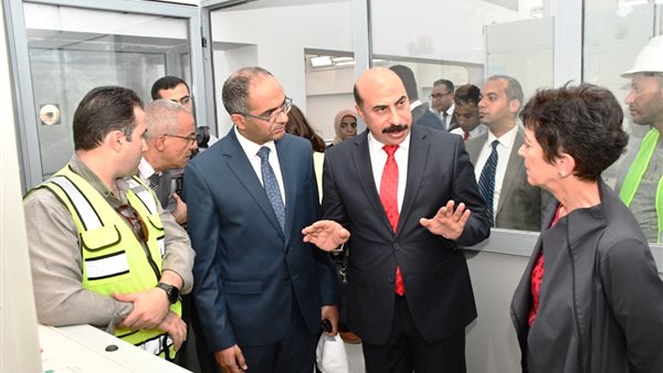 محافظ أسوان