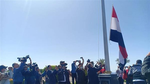 رفع علم مصر على برلمان