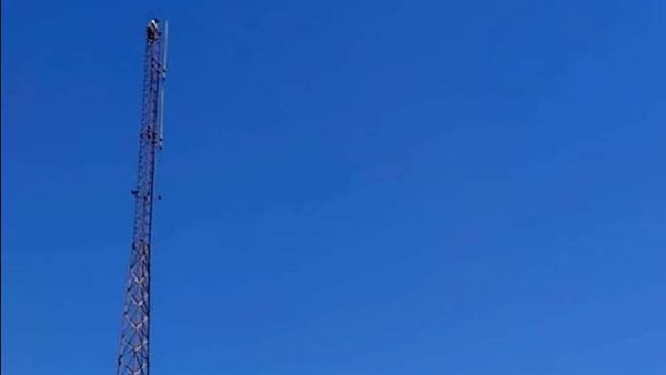 الشاب أعلى البرج