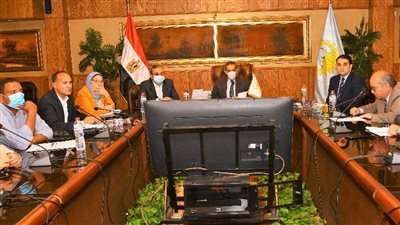 محافظ الغربية يناقش مع رؤساء المراكز والمدن ملفات النظافة ومخالفات البناء