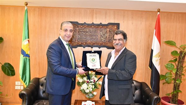 محافظ الفيوم يكرم