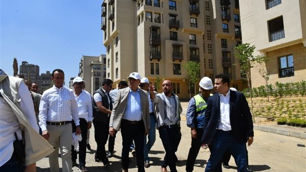  وزير الإسكان في