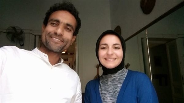 هدى غازي مع الشاعر