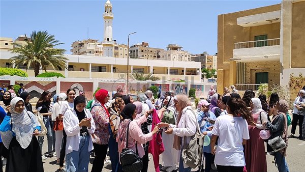 احتفالات طلبة الثانوية